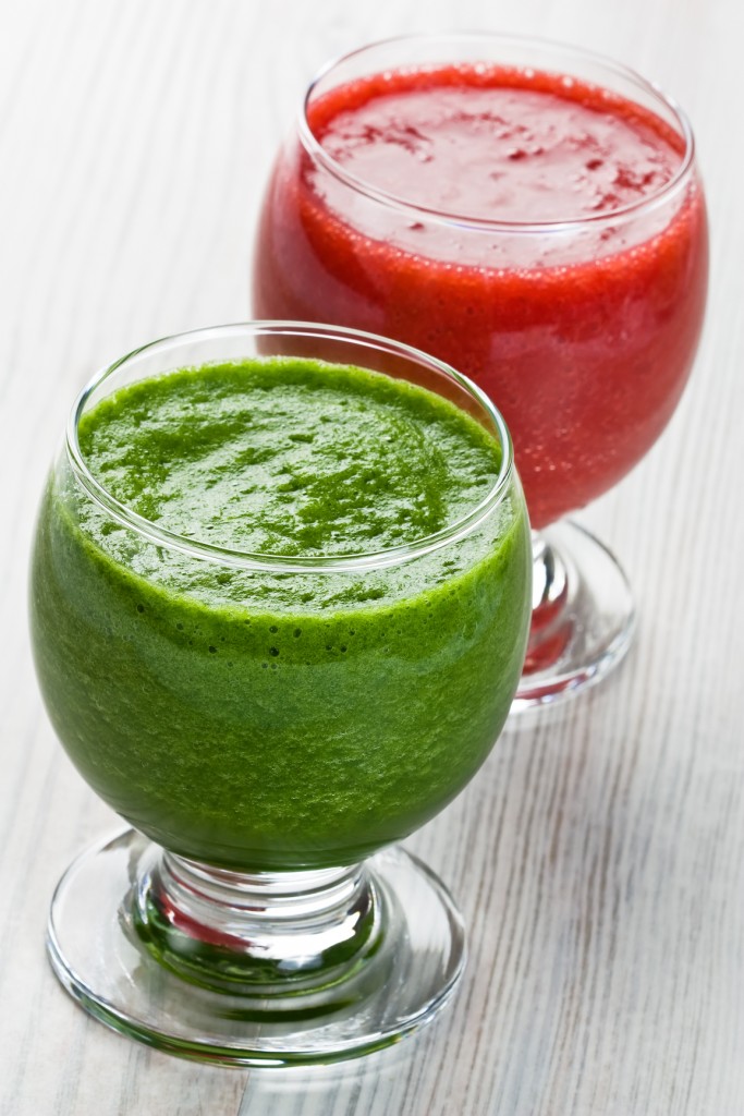 Fresh spinach and strawberry smoothie juice in glass